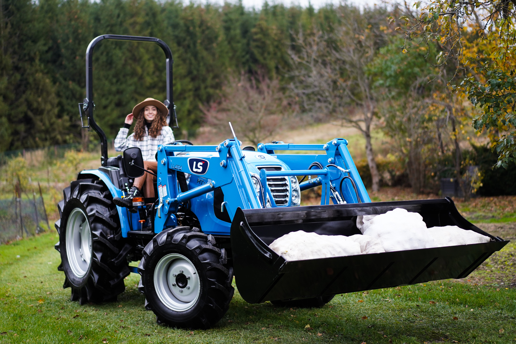 LS MT3.40 LifeLine  inkl. Stoll Frontlader mit Schaufel und Industriebereifung LS MT3.40 LifeLine  inkl. Stoll Frontlader mit Schaufel und Industriebereifung